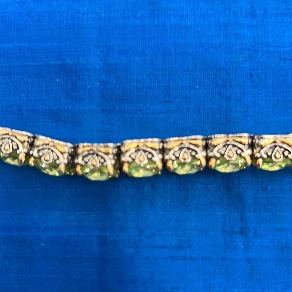 Peridot bracelet, ring, earring and pendant set Costume - Picture 7 of 7